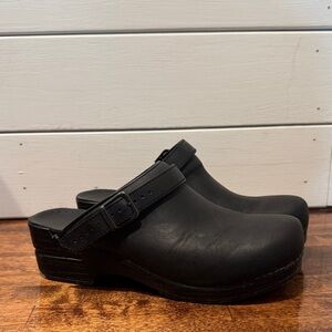 Dansko Black Size 40 women’s clogs